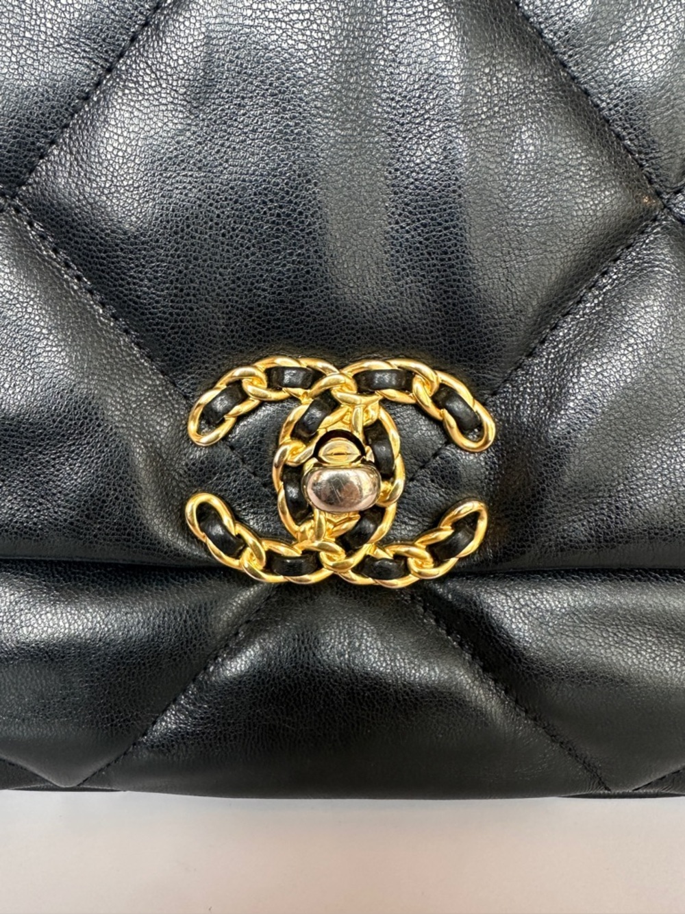 CHANEL 19 Medium Flap Black Goatskin | Excellent | Full Set | Authenticated - Picture 5 of 17
